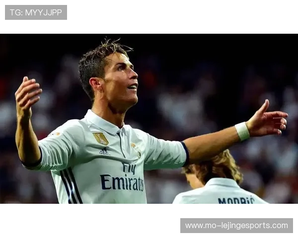 C罗皇马传奇风采足球明星海报装饰画展现无与伦比的球场魅力