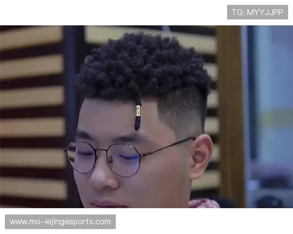 足球球星烫发风潮引领时尚潮流 成为赛场外的新亮点 足球球星烫发风潮引领时尚潮流 成为赛场外的新亮点